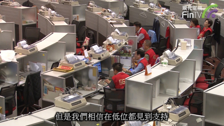 【普通话】港股反弹逾百点 地产股率先发力